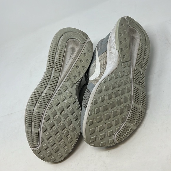 Women’s Nike run swift 2 gray preowned good condition! - Picture 3 of 3